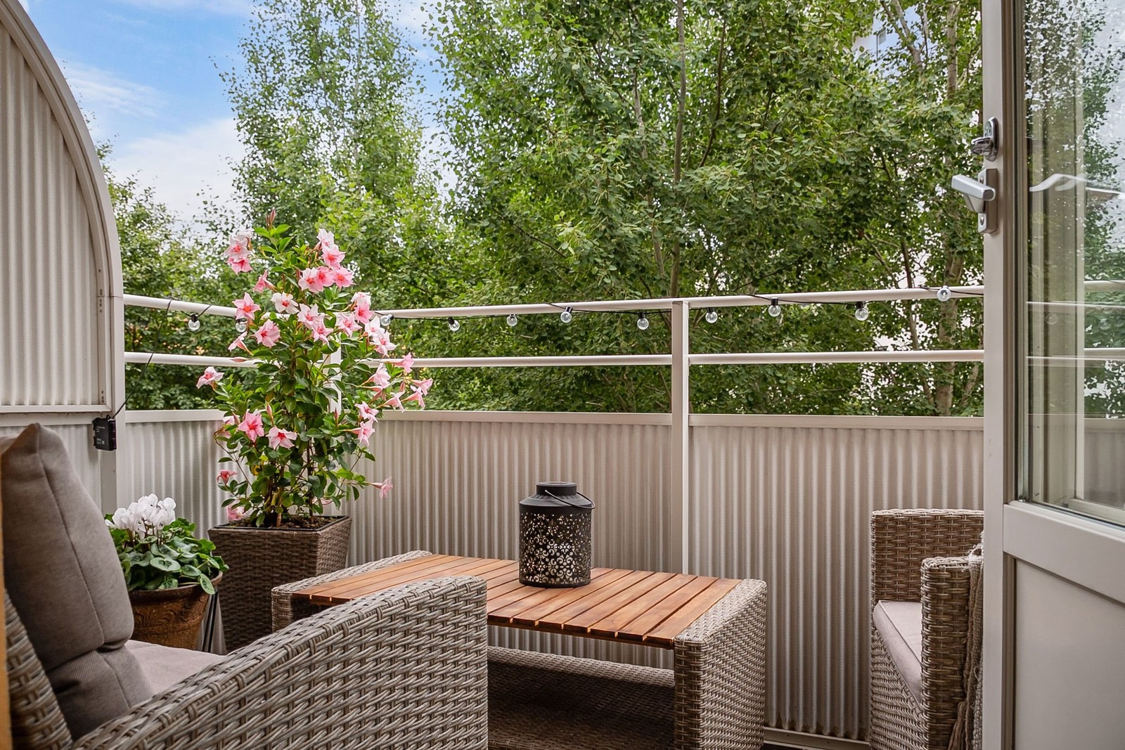 Soligt söderläge mot grönska