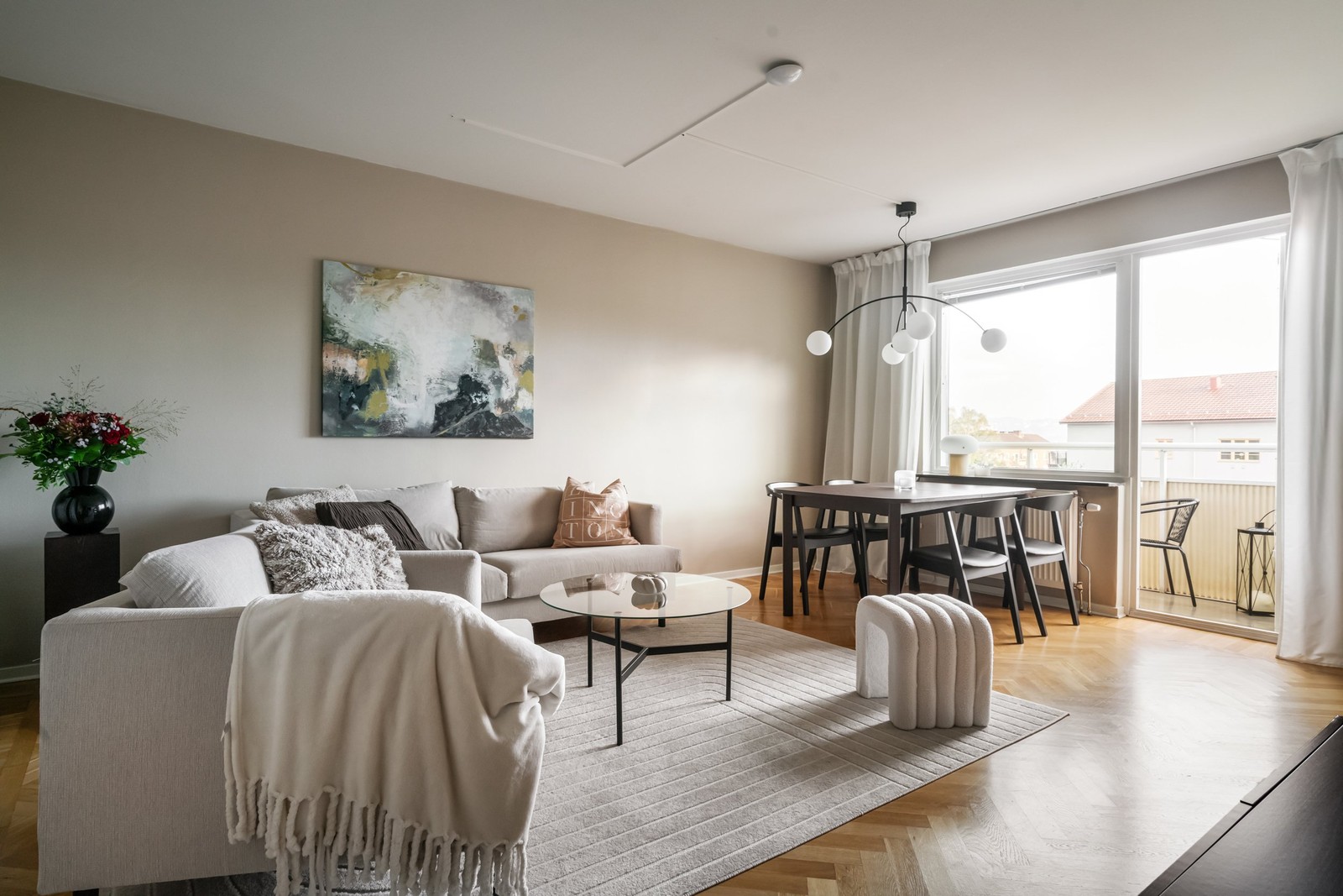 Välkomna till Hagåkersgatan 10 C och denna fina trea