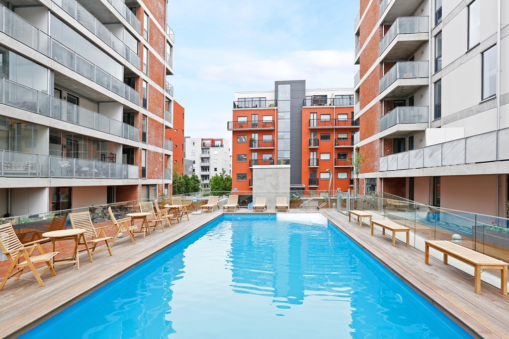 Föreningens gemensamma pool på innergården