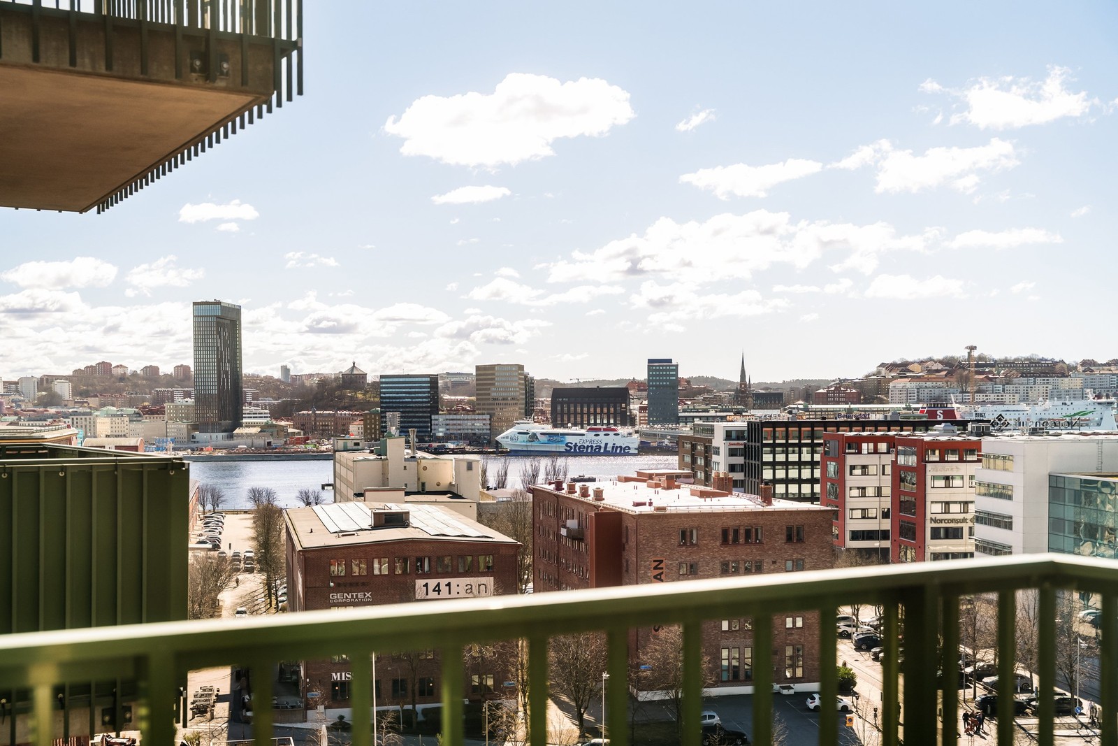 Välkommen upp till våning 10 och denna lägenhet med fantastiska utsikt över älven