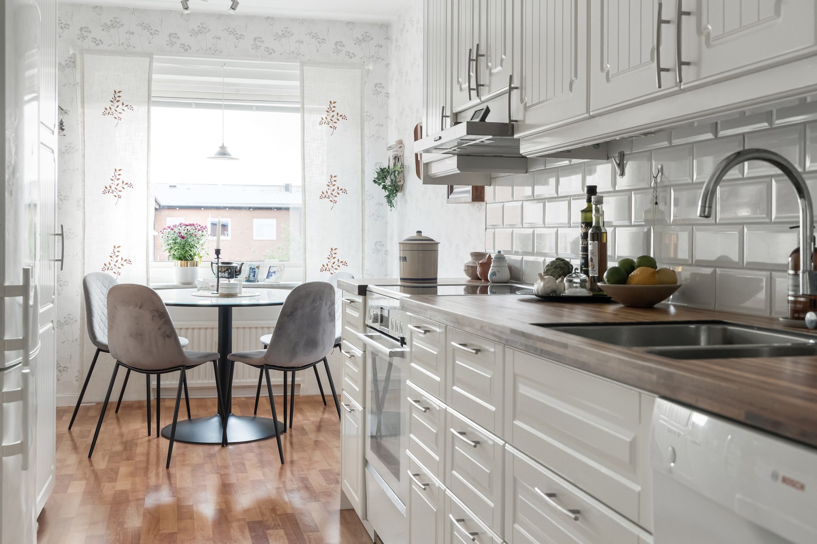 Välkomna till denna välplanerade trea på Jungfruplatsen