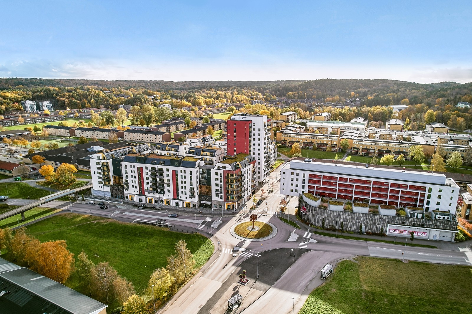 Busshållplats i anslutning till Vallhamra torg