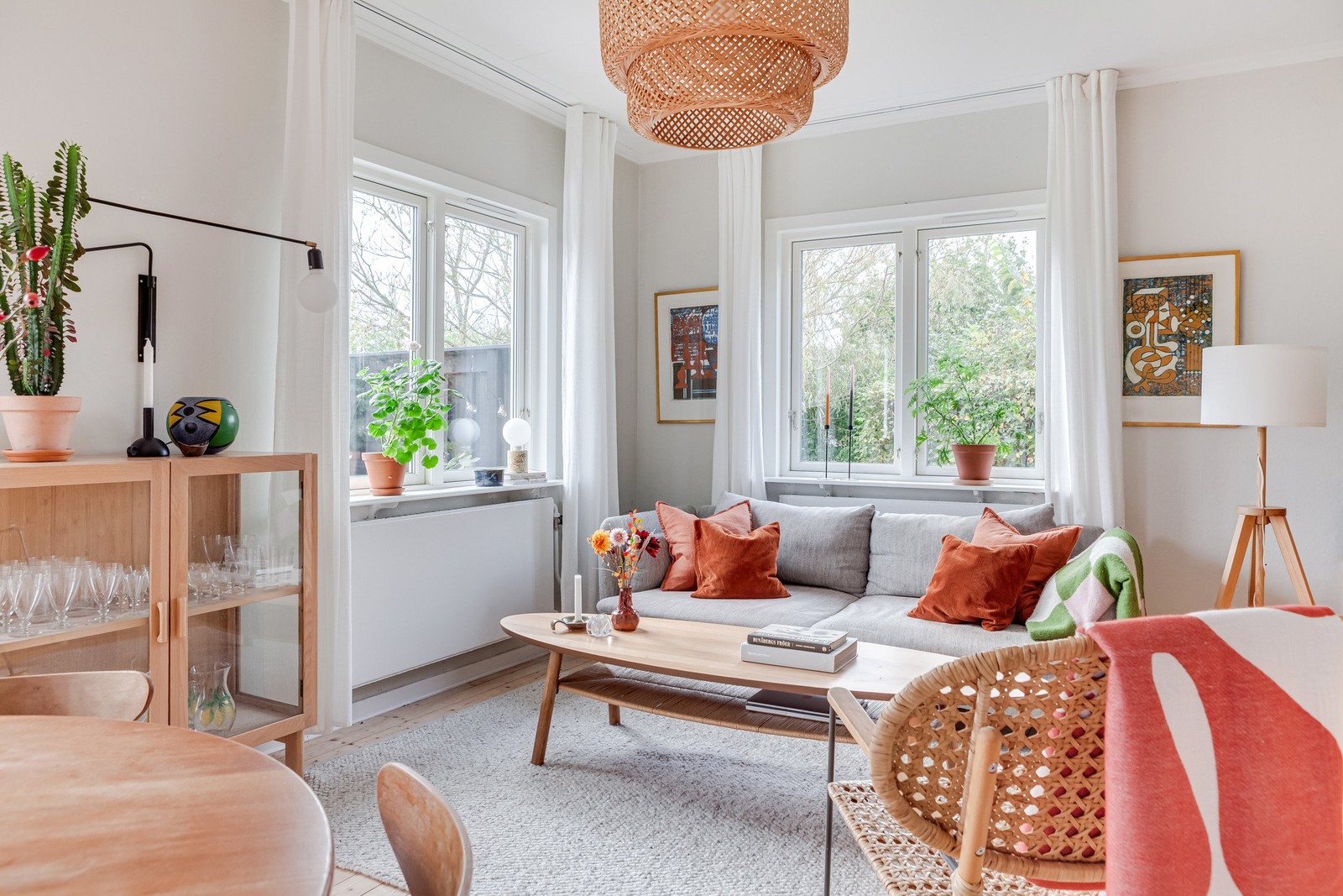 Charmigt 1-planshus med källare och stor trädgårdstomt i vacker bymiljö!