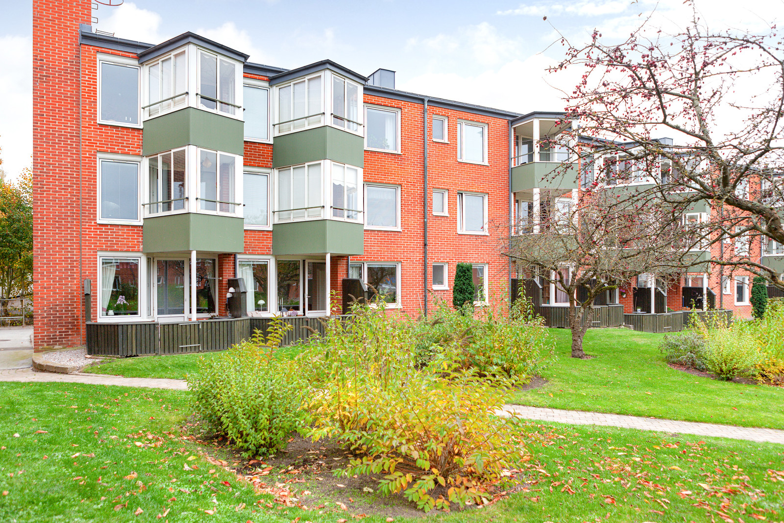 Äntligen en 2:a på första våning med uteplats i västerläge!