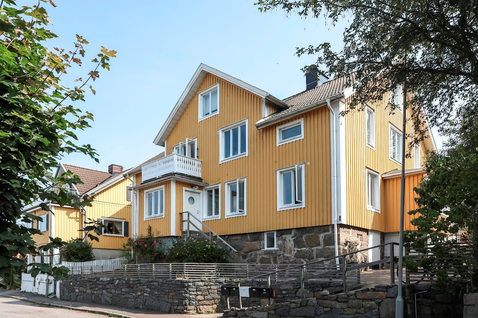 Härligt öppen och ljus bostad med en påtaglig villakänsla