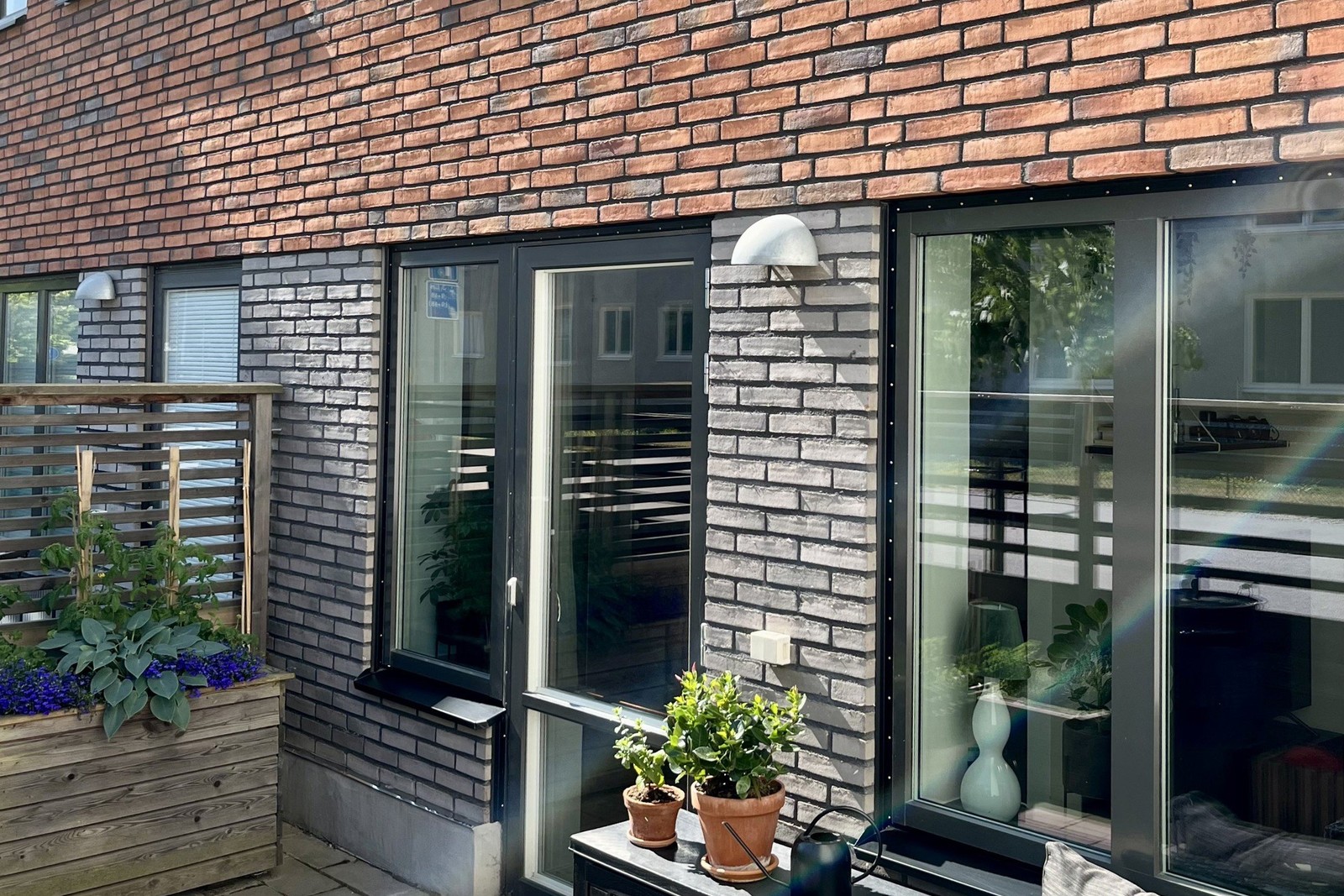 Uteplatsen är 14 kvm