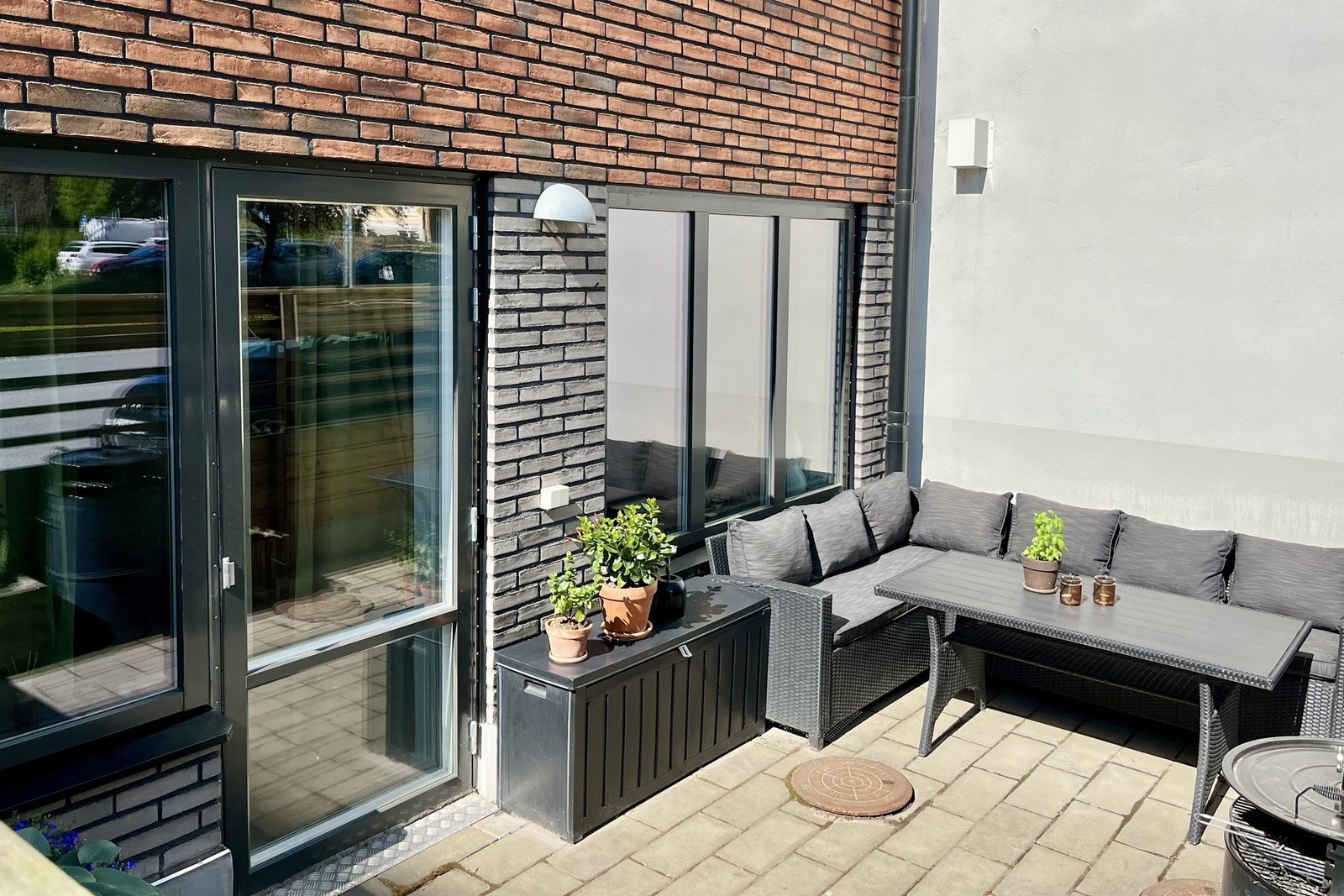 Uteplatsen är 14 kvm