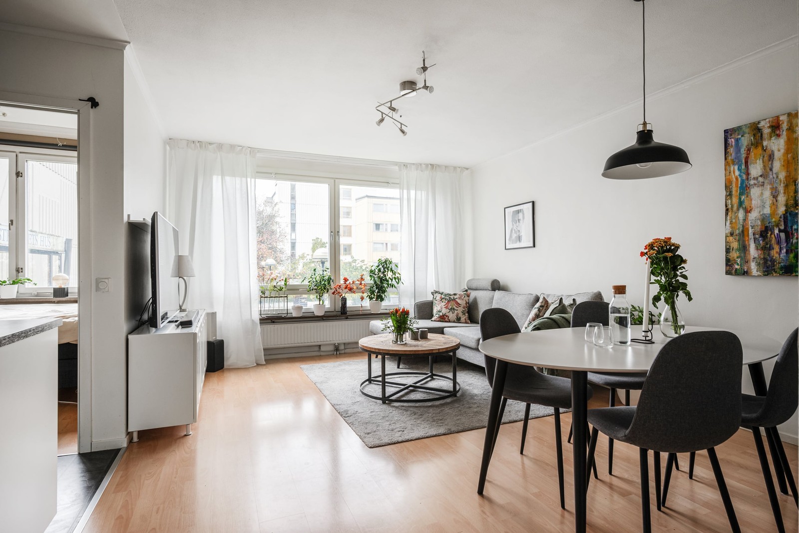 Välplanerad citytvåa med öppen planlösning