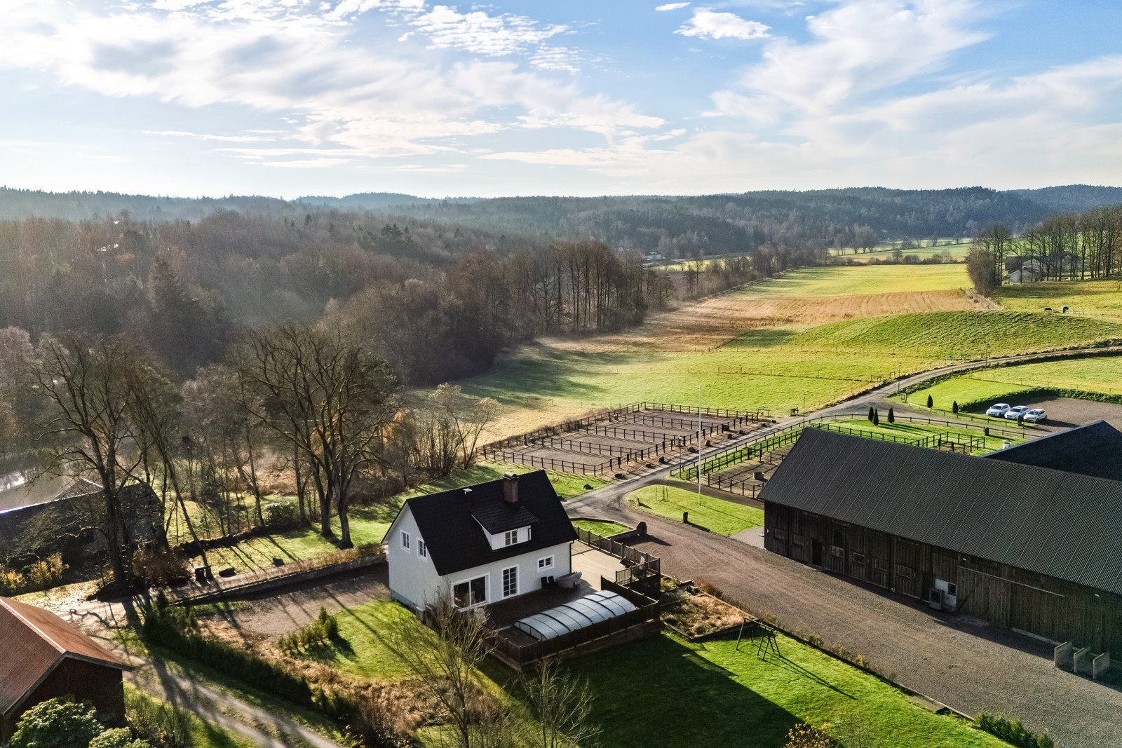 Unik bostad med möjlighet att förvärva angränsande mark för hästgård och hagar.