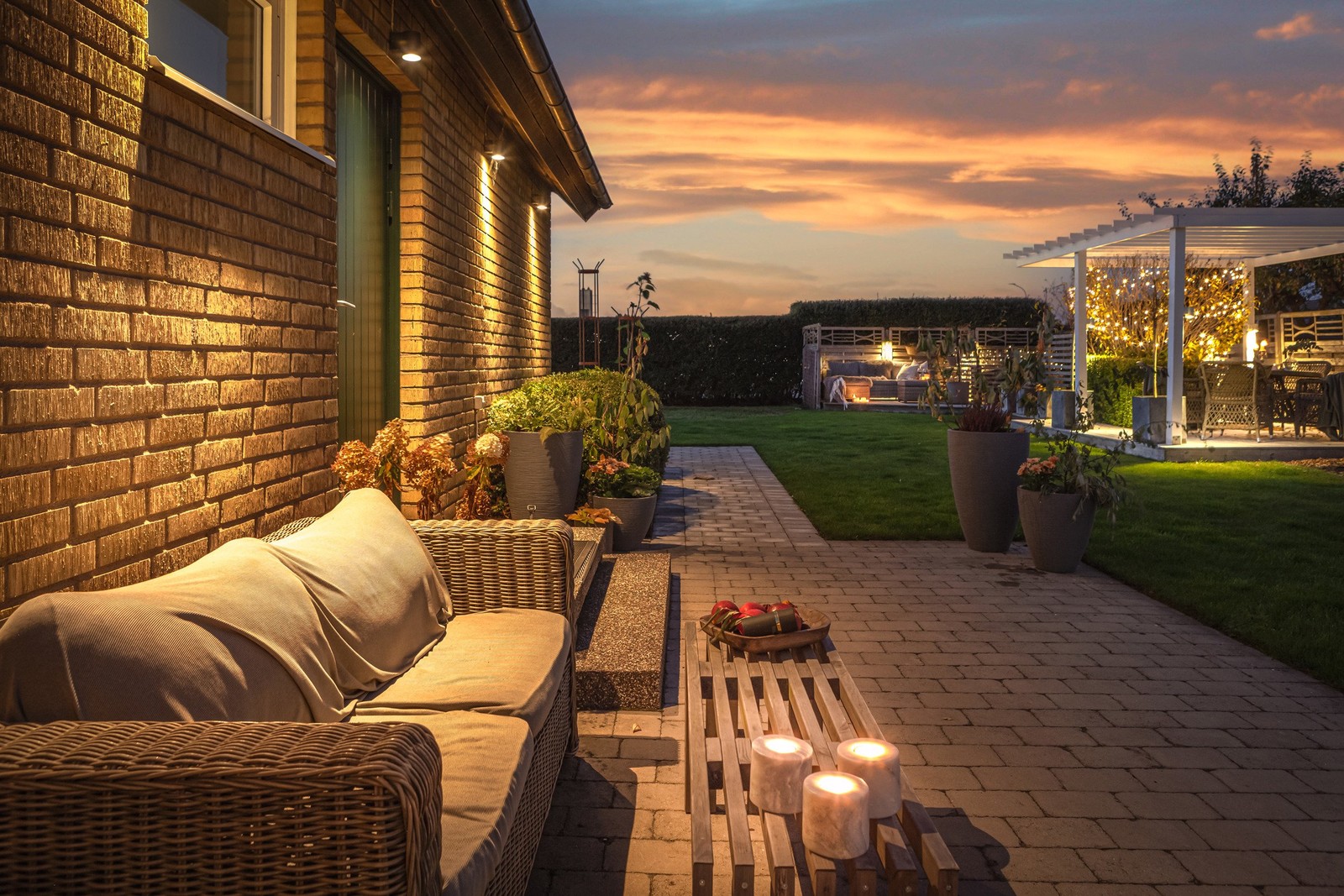 Vacker familjevilla med väldisponerade kvadratmeter och stora sällskapsytor samt 3-5 sovrum. Stort u