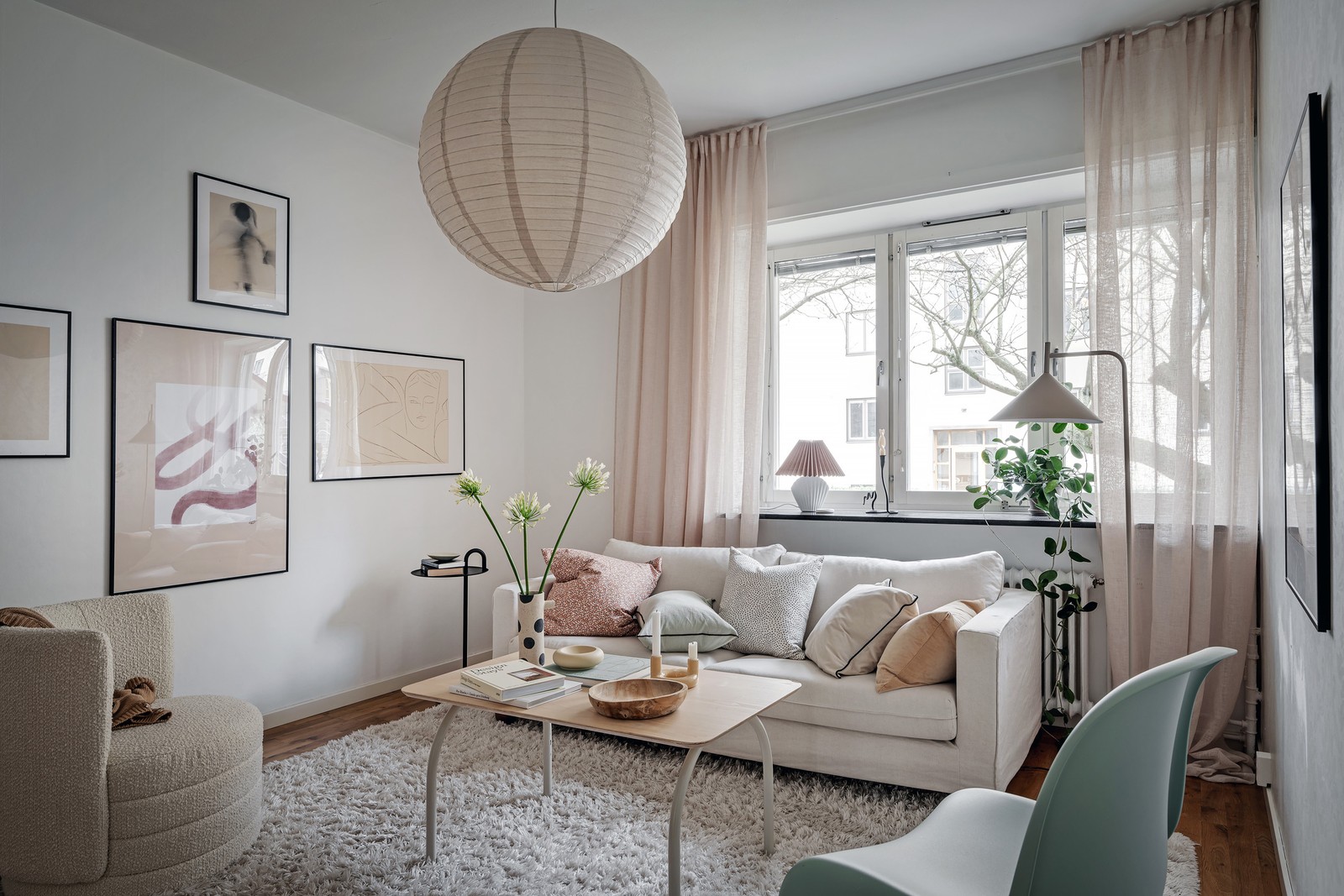 Ett trivsamt vardagsrum där man gärna umgås