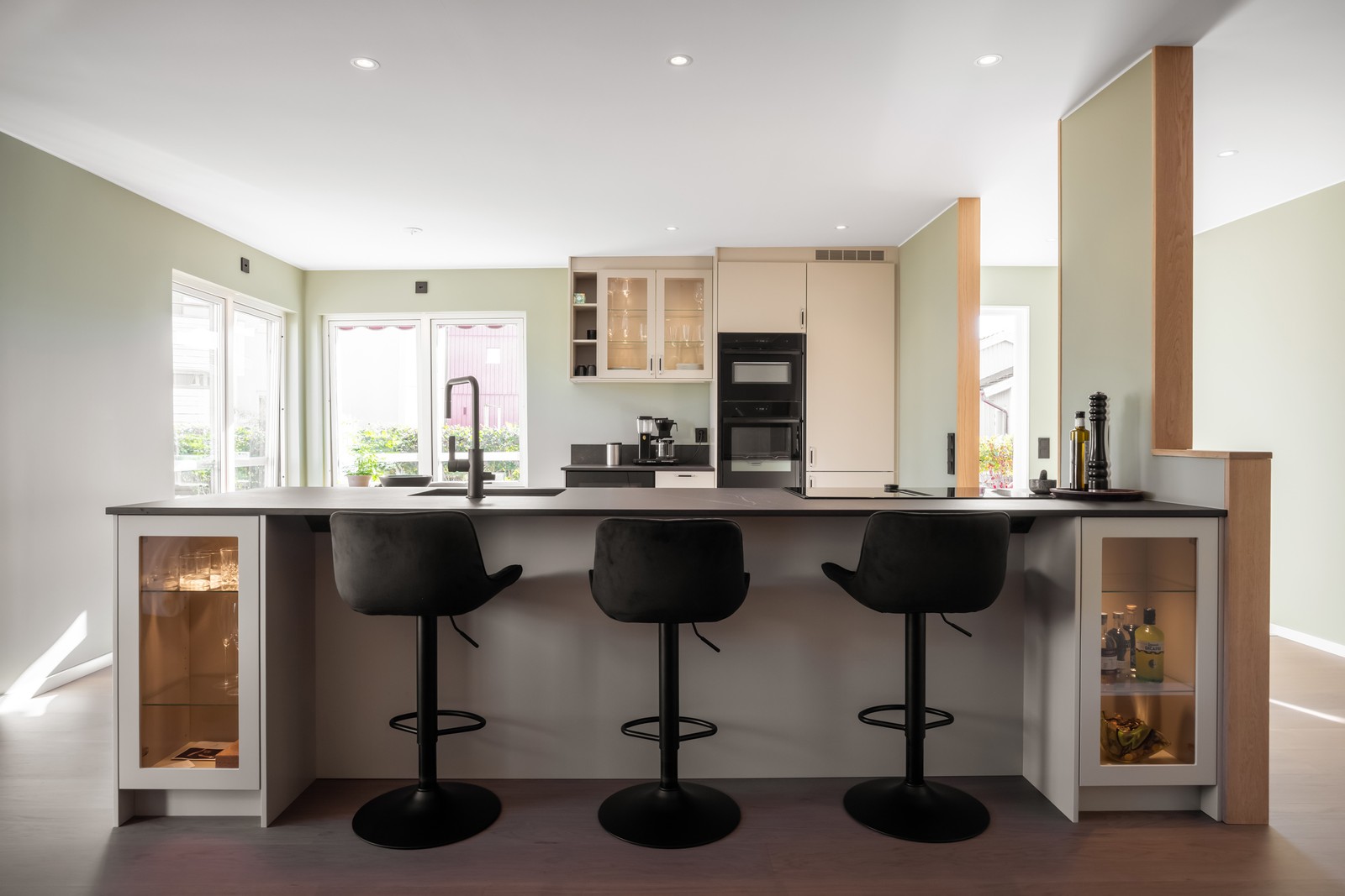 Nytt kök från Ballingslöv med stor köksö