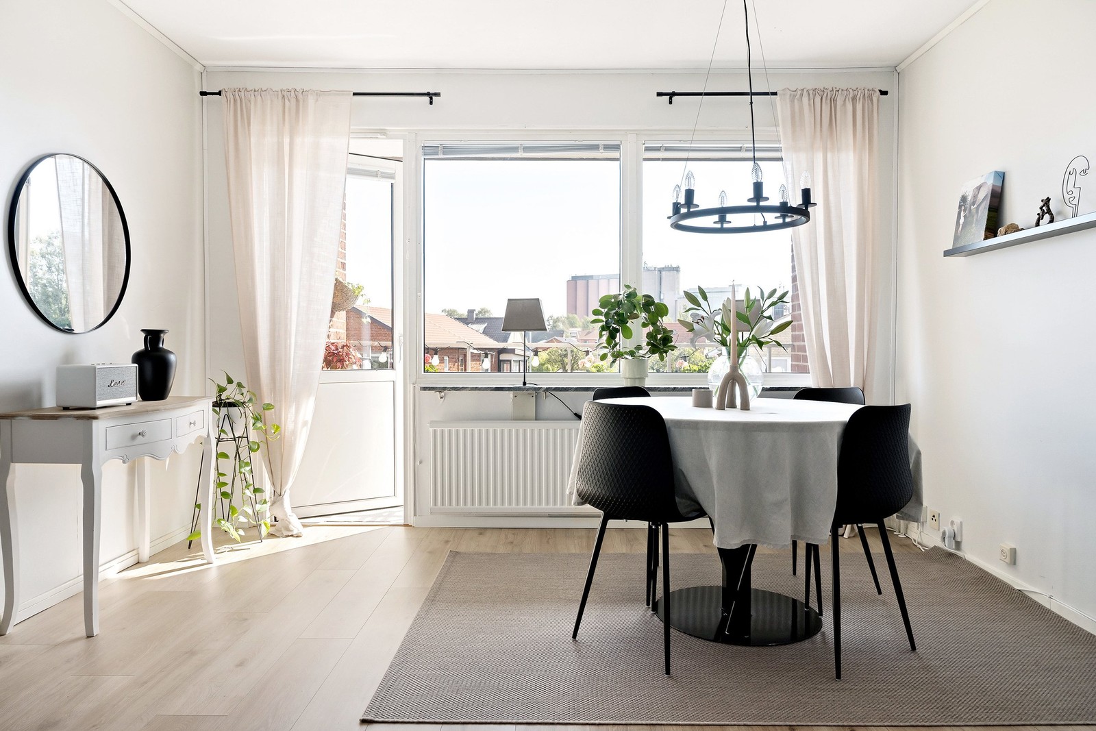 Utgång till balkongen direkt från vardagsrummet