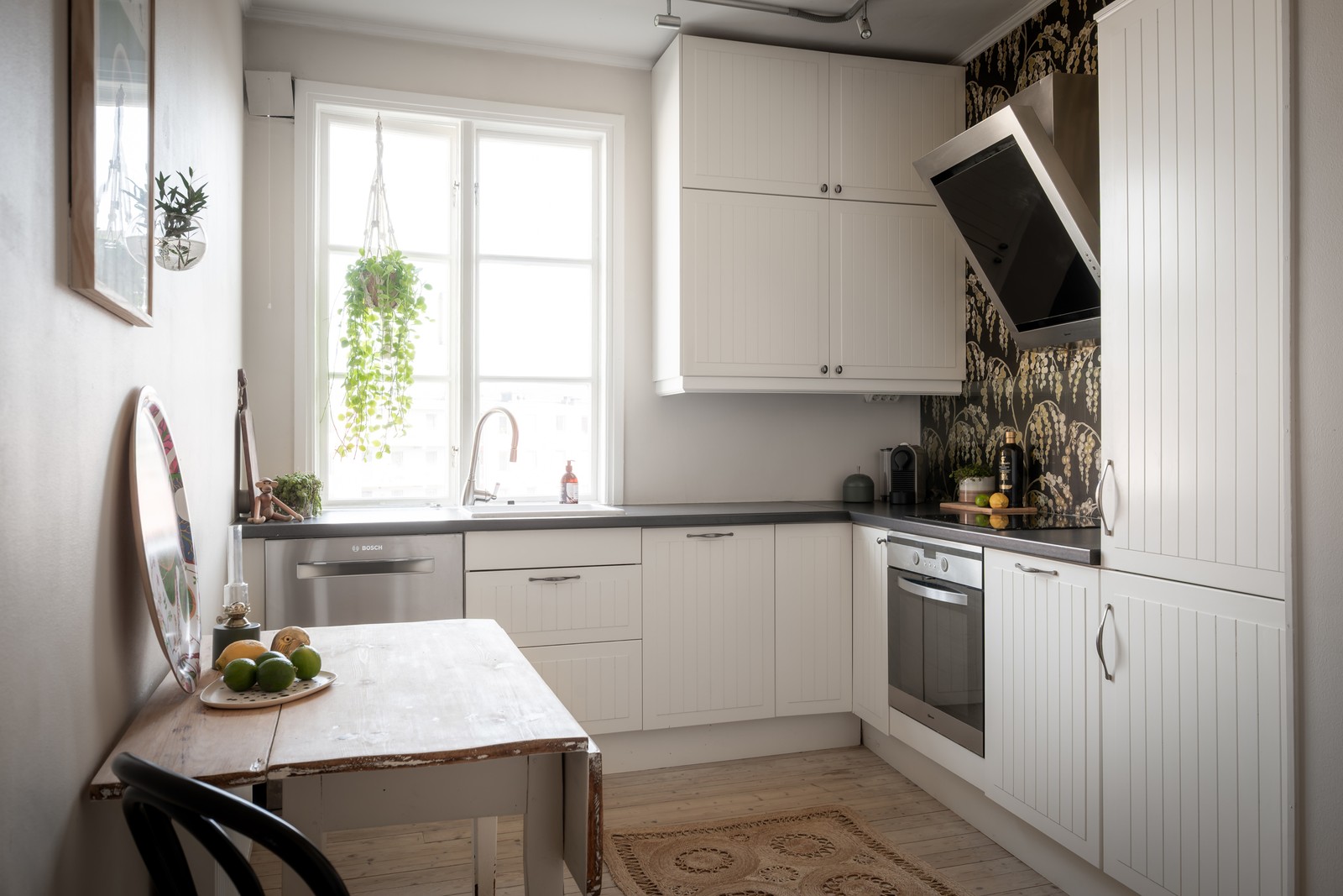 Välkommen till Almedal och denna luftiga och ljusa genomgångstvåa