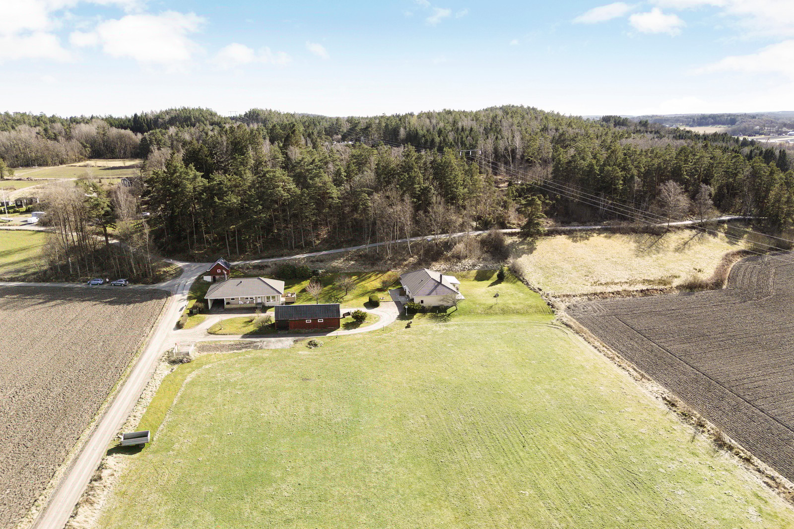 Karlslundsvägen 2 har en tomt på dryga 10 000 kvm mark