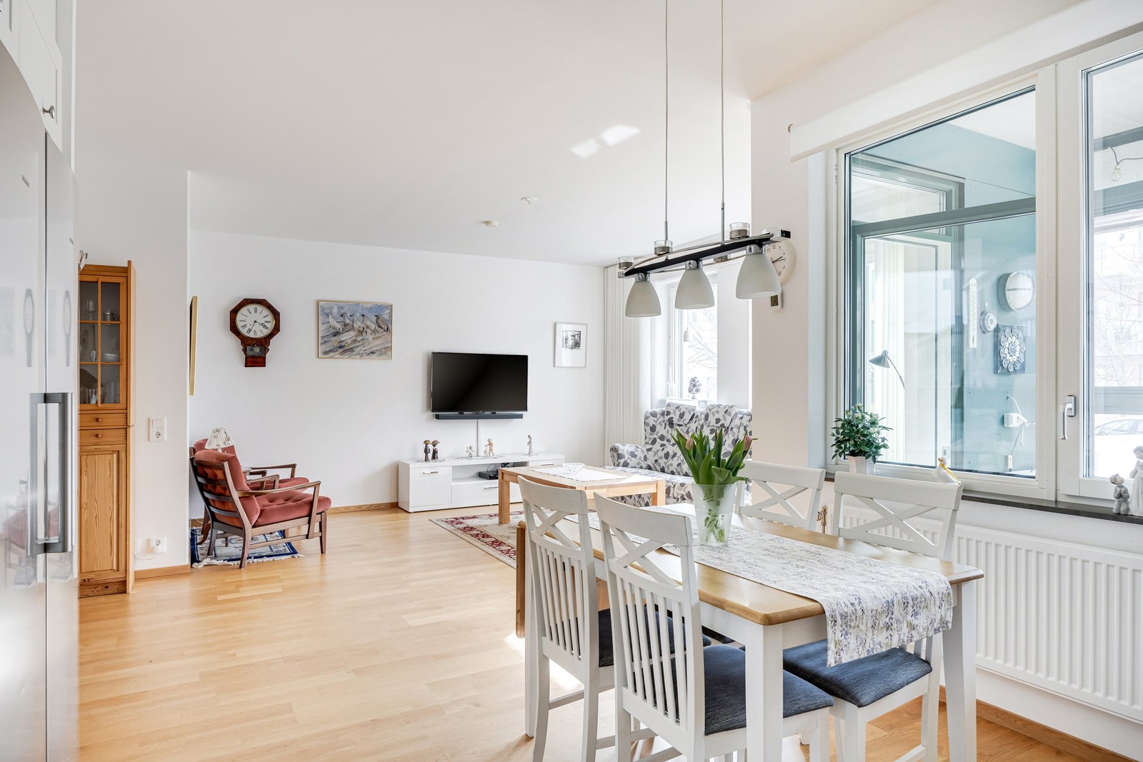 Rymlig 2:a med stor inglasad balkong