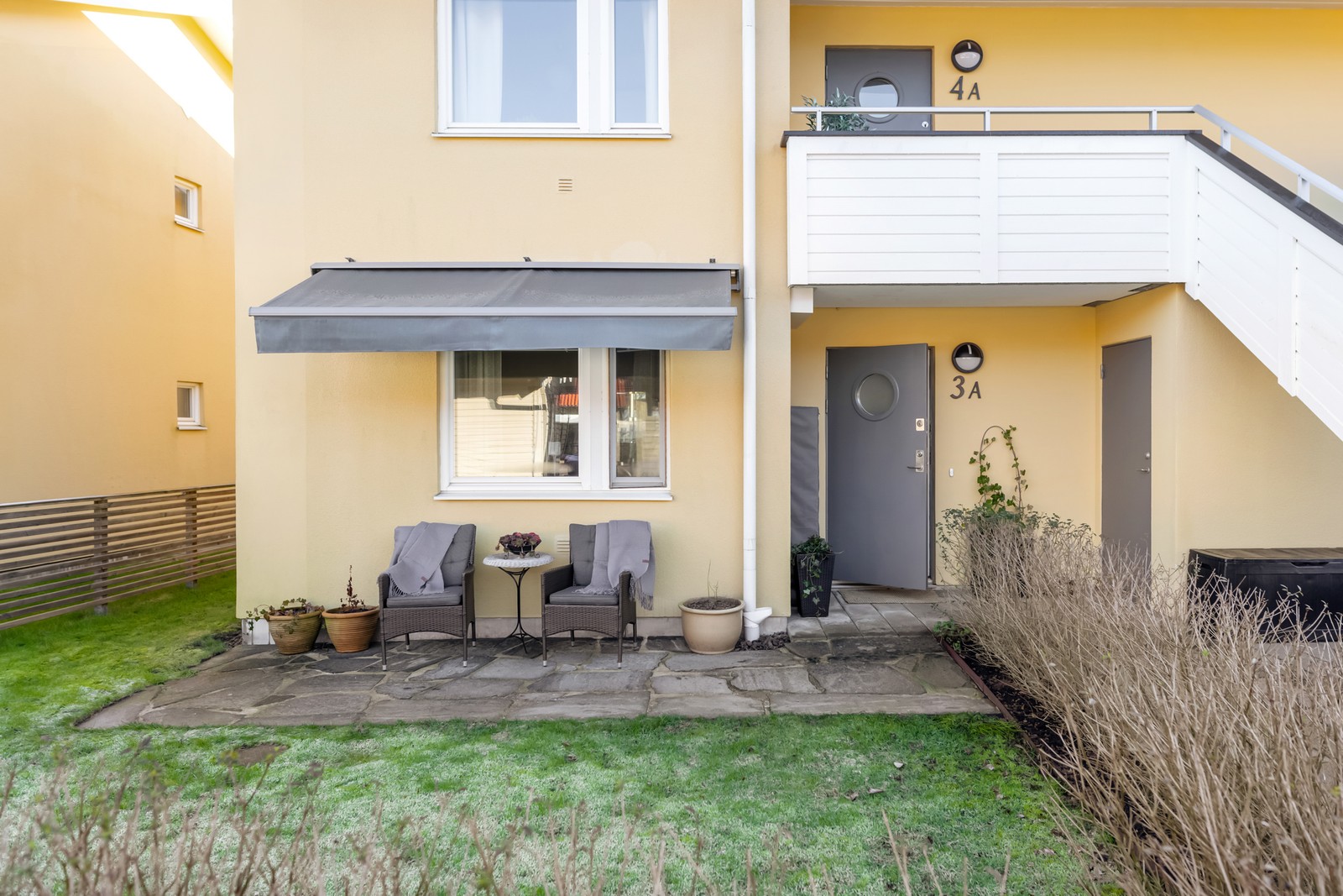 Hörnläge på snyggt renoverad 2:a i Kolla