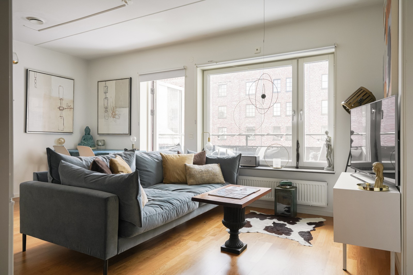 En härligt ljus och trevlig bostad