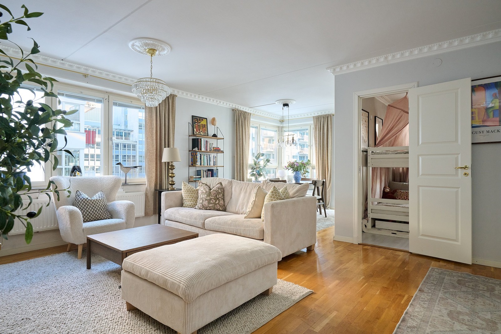 Stora fönsterpartier