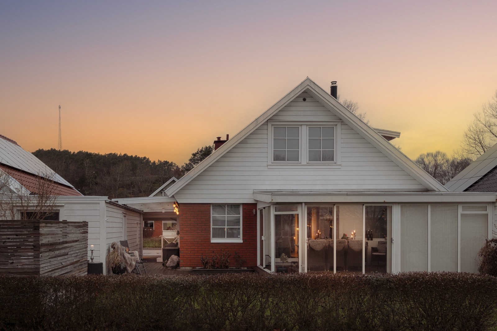 Fasad baksida med uterum och utespa