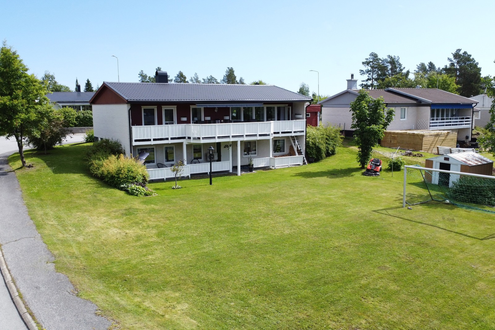 Svangatan 2A -Rymligt boende på hörntomt