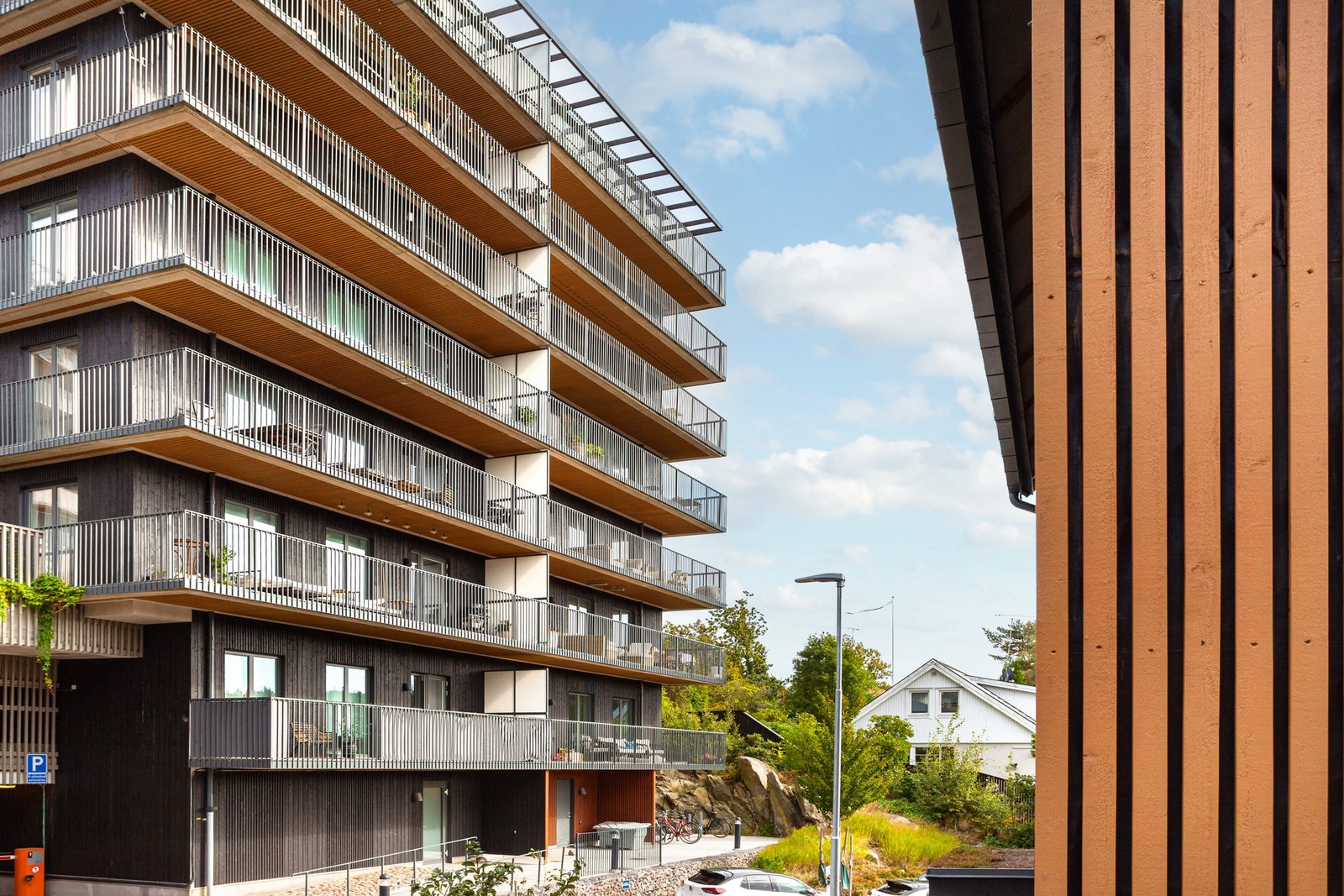 Varmt välkommen till denna exkusiva tvåa med panoramautsikt över havet i Hovås