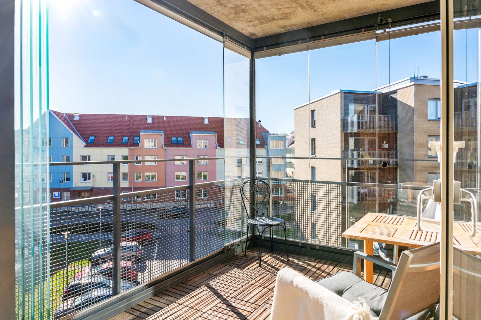 Härligt läge med inglasad balkong