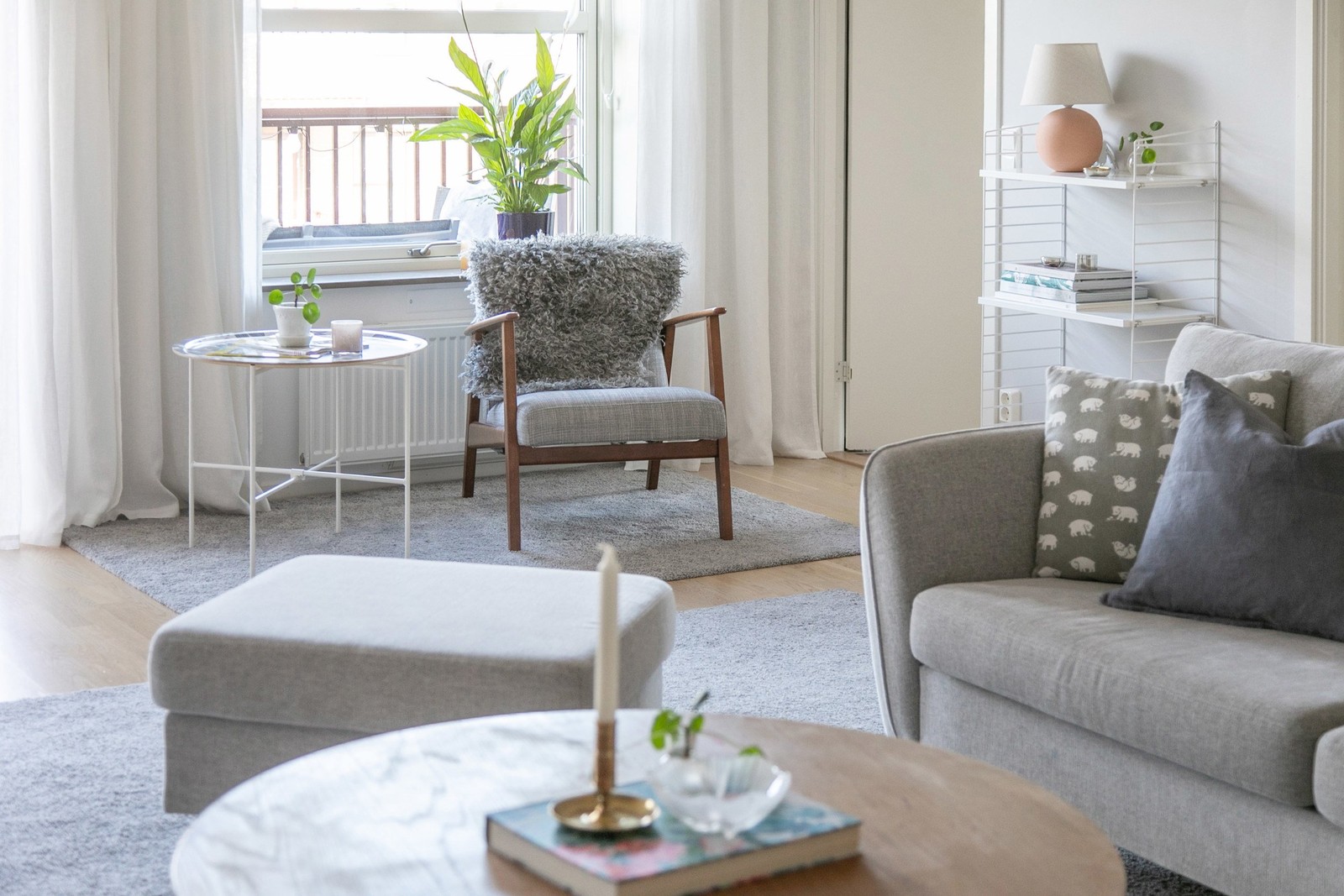 Ett bekvämt boende. På morgonen nås förskola/skola och buss nära bostaden