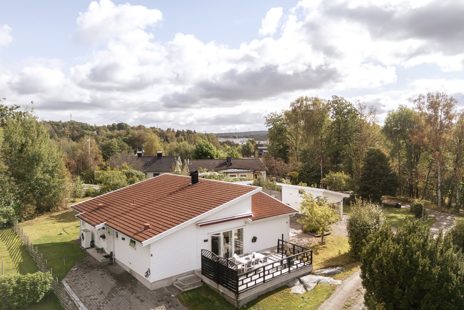 Modern enplansvilla med idylliskt läge