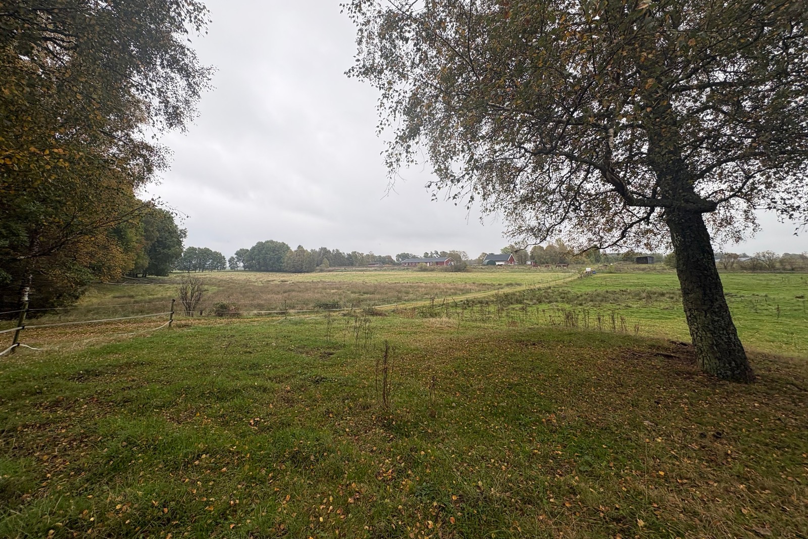 Framtida bostadshus? vackert läge med utsikt över hagar och gårdsmiljö
