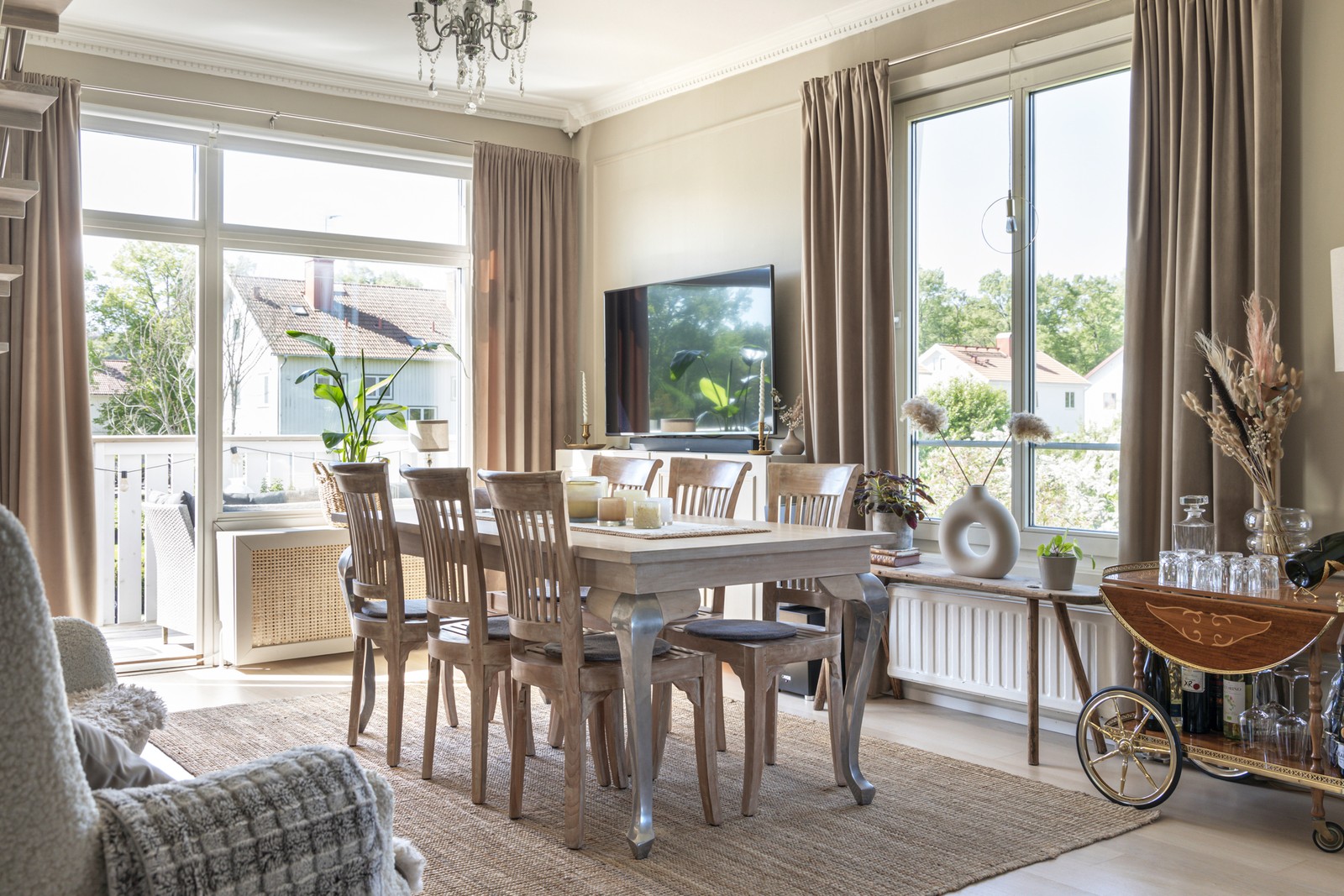 Otroligt vacker etagelägenhet med balkong och egen p-plats