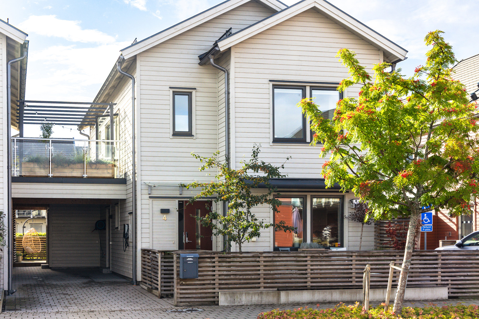 Kedjehus med gavelläge i Kolla Parkstad