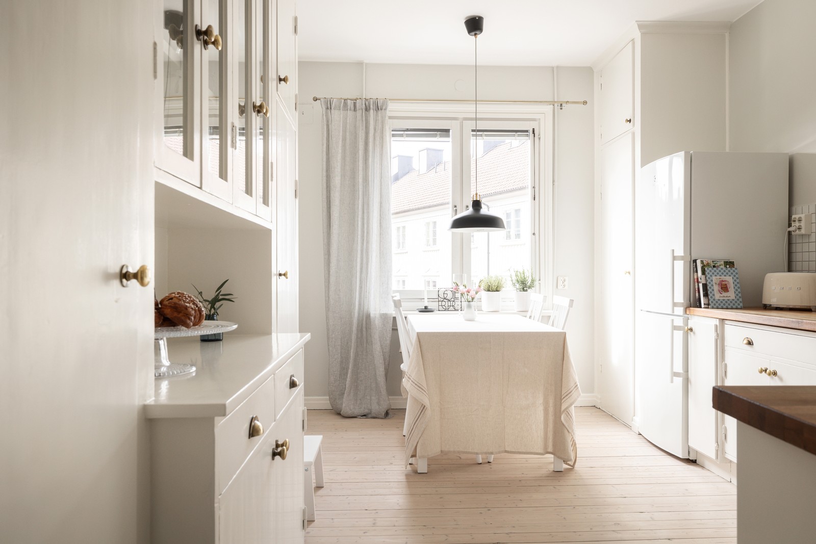 Välkommen in till detta charmiga hem