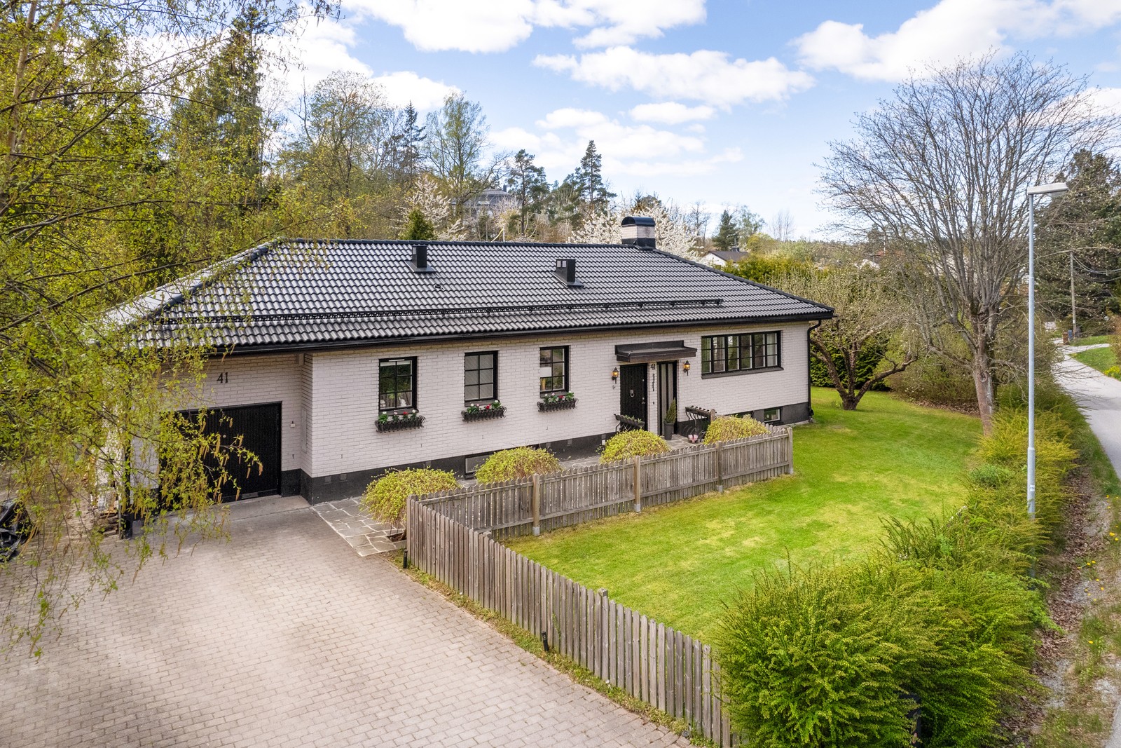 Stor familjevilla på fantastisk tomt