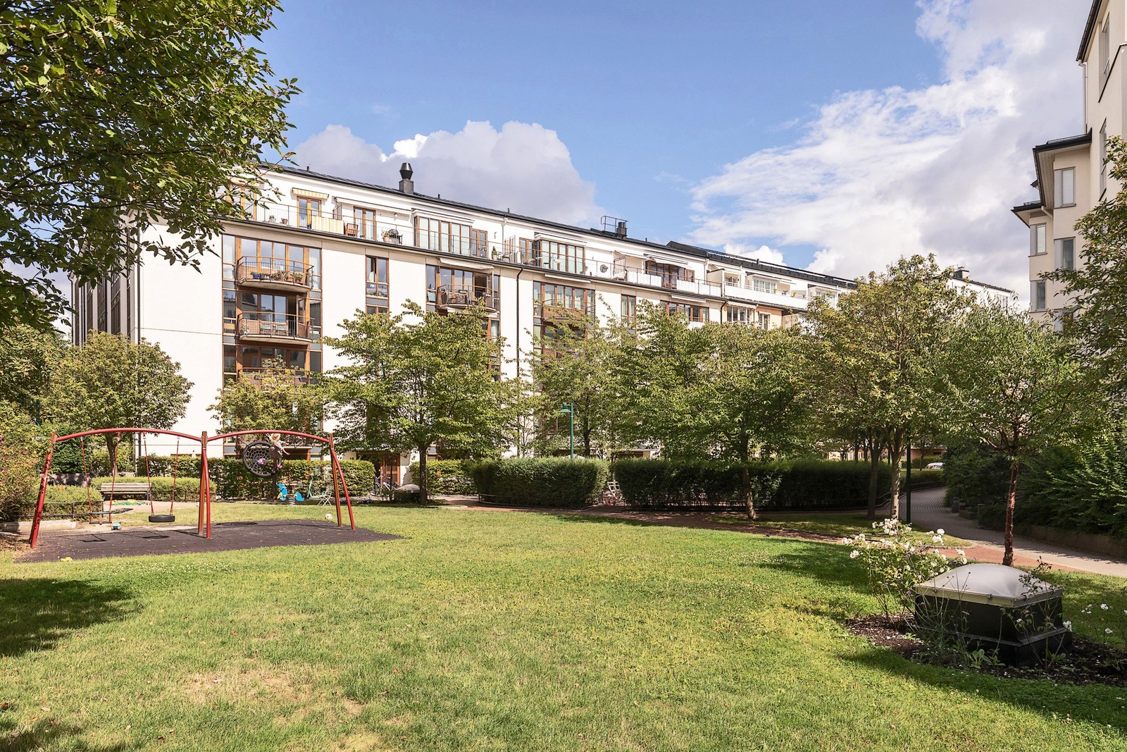 Välskött och grönskande gård