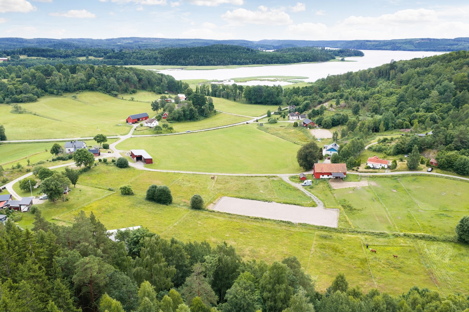 Sjönära och naturskönt läge
