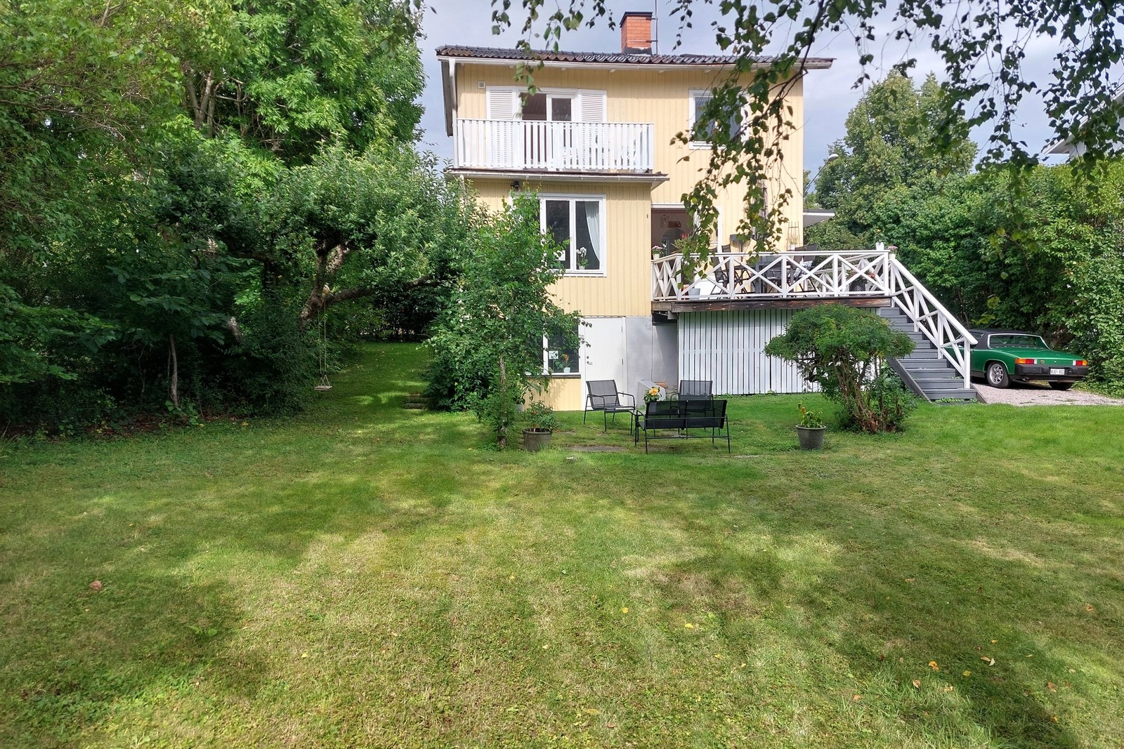 Charmig villa, stor tomt, bästa solläge