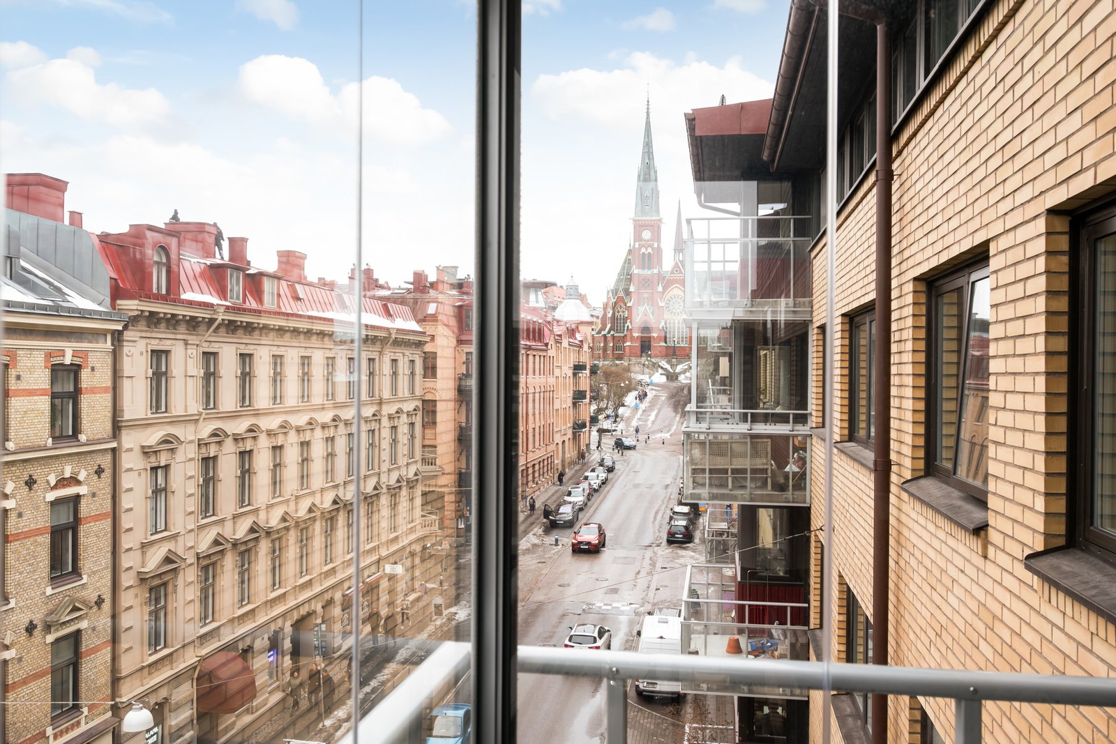 Äntligen presenterar vi förtjusande Andra Långgatan 26!