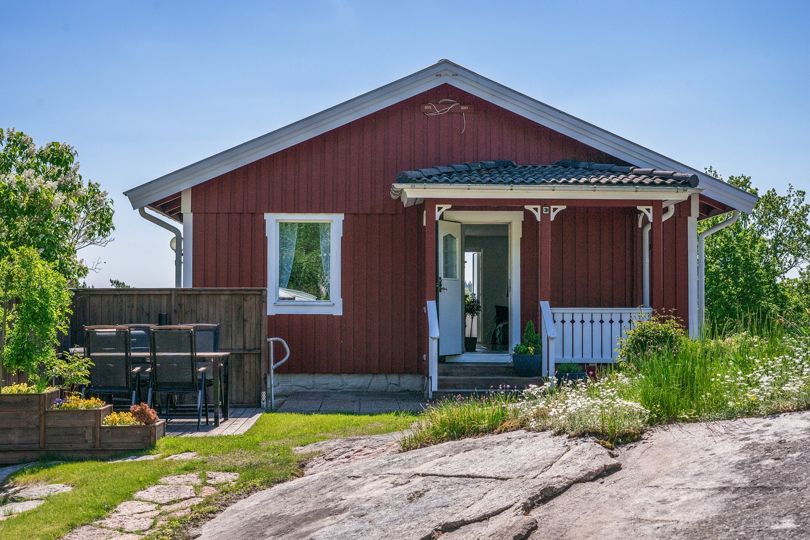 En villa för dig som söker ett bekvämt boende nära sjö och natur!