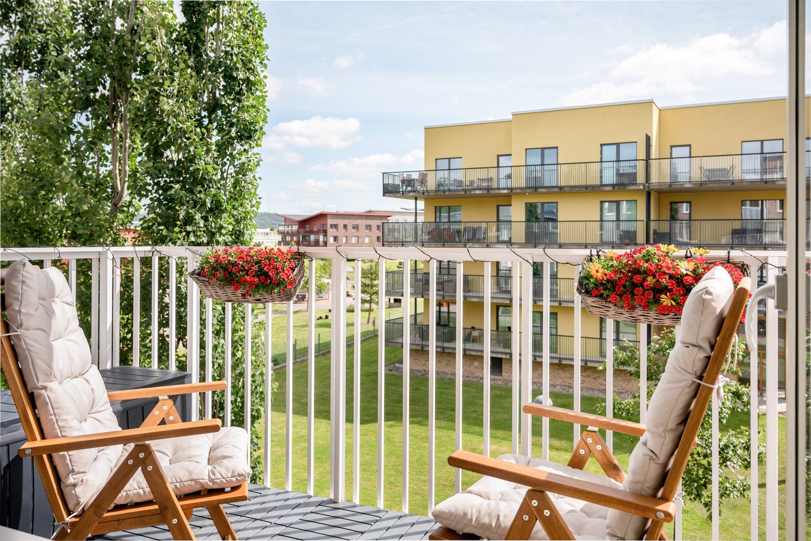 Välkomna till denna välplanerade tvåa på Stallbacken