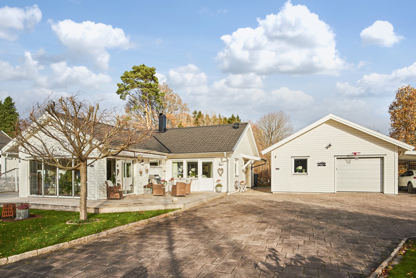 Välskött enplansvilla med dubbelgarage