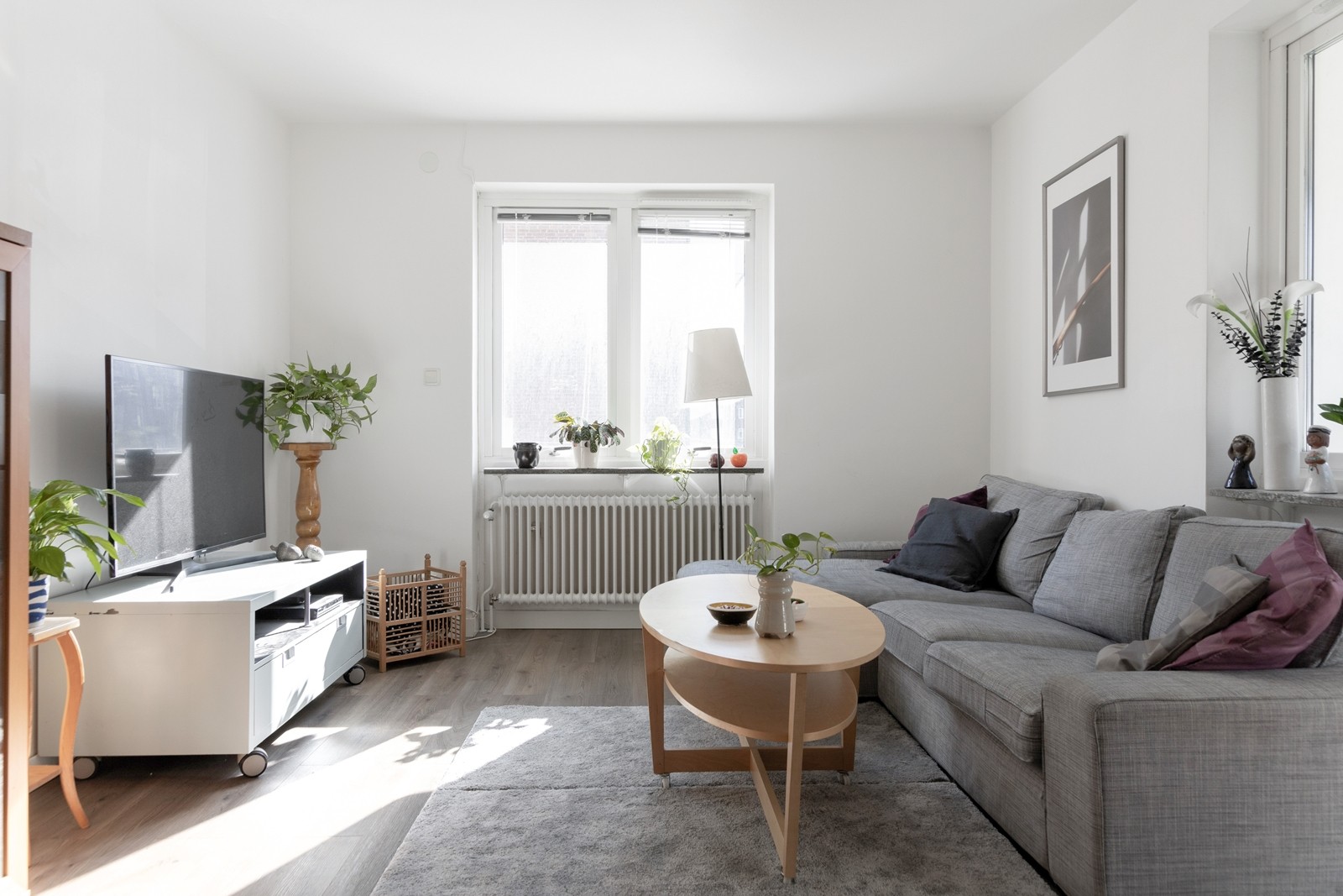 Varmt välkommen till denna trevliga trerummare belägen på omtyckt adress.