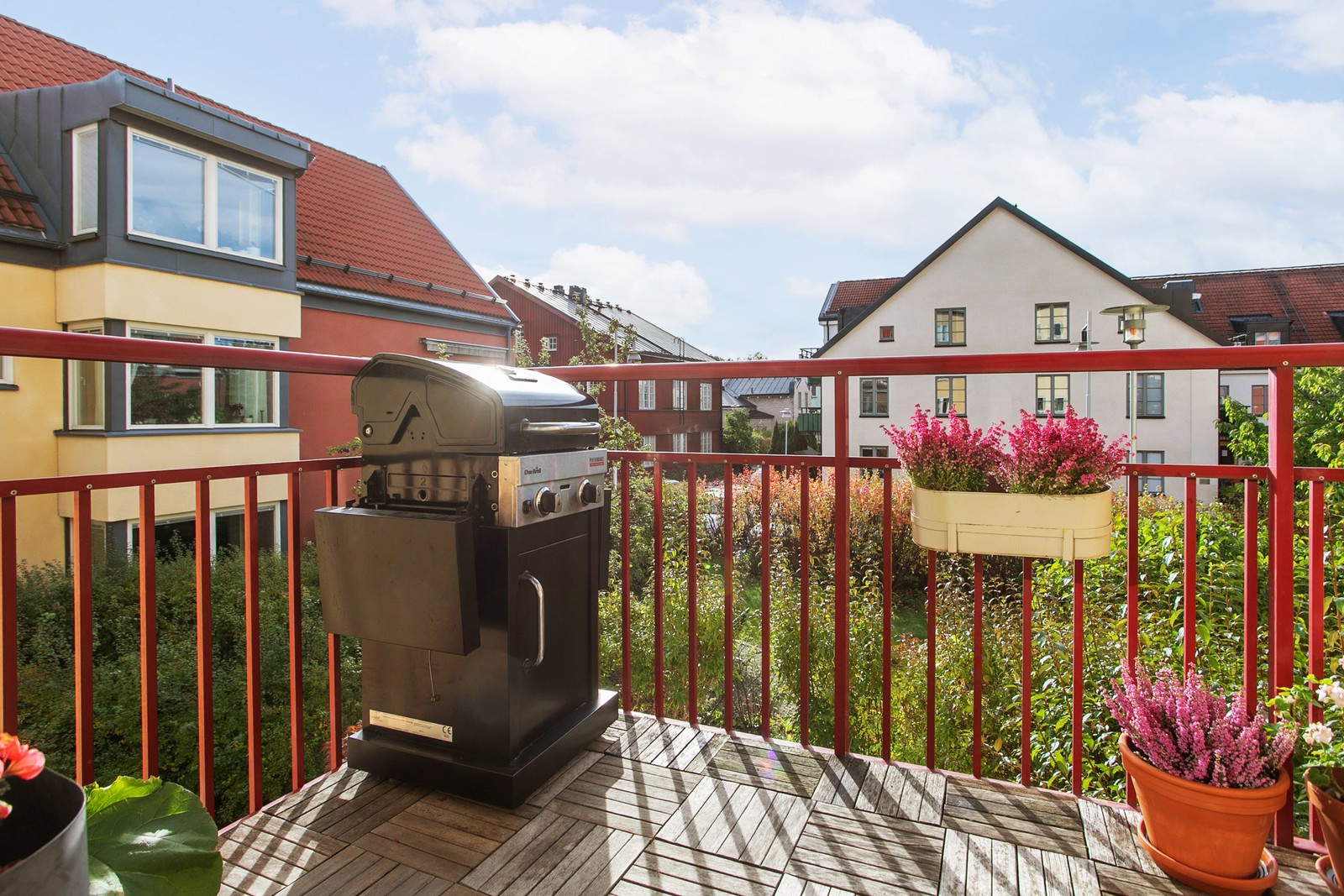 Härligt solläge och med plats för grill och utemöbler