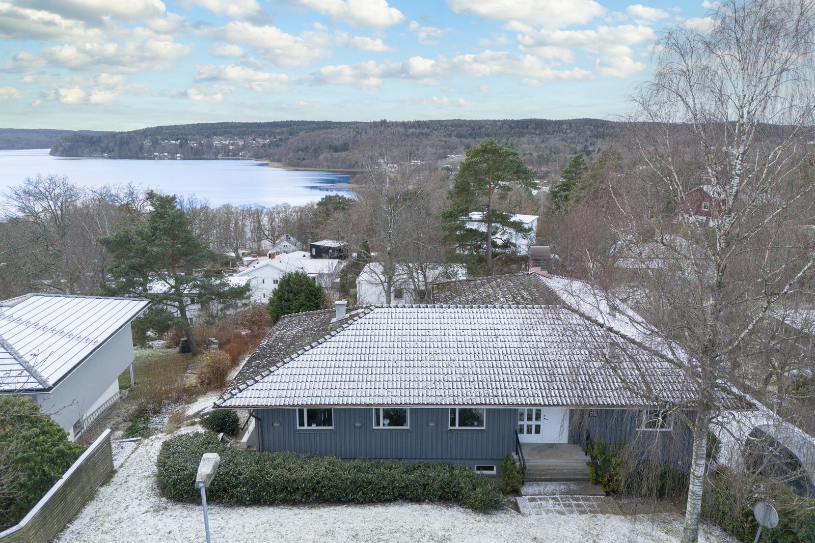 Sällskapsvilla för stor familj med fantastiskt läge och hänförande utsikt över sjön Aspen