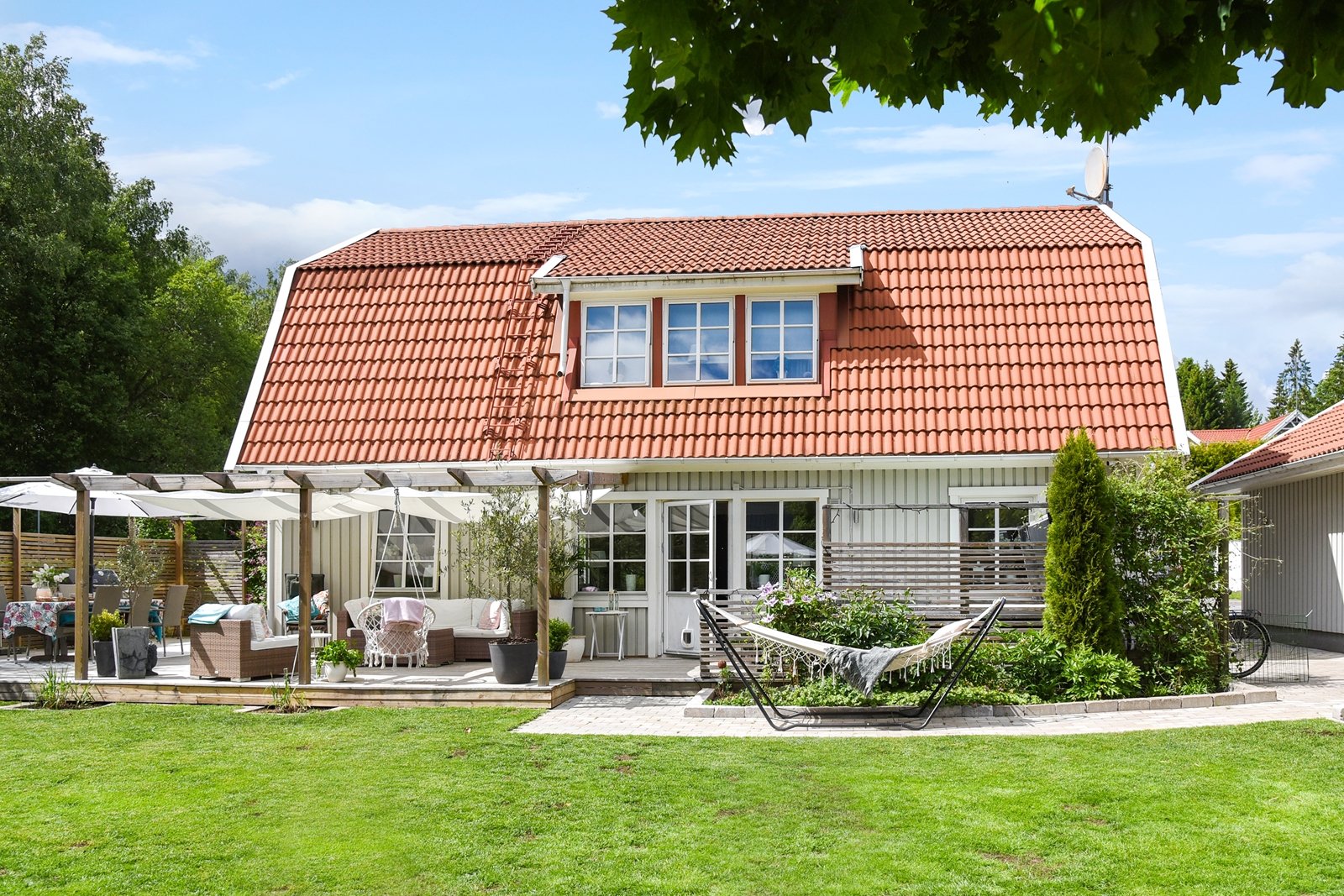 Härlig familjevilla i populära Fågelvik med härlig tomt