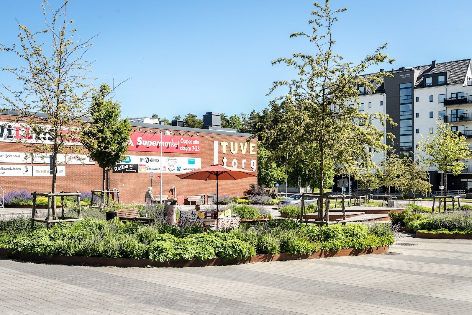 Bara 100m bort ligger Tuve torg