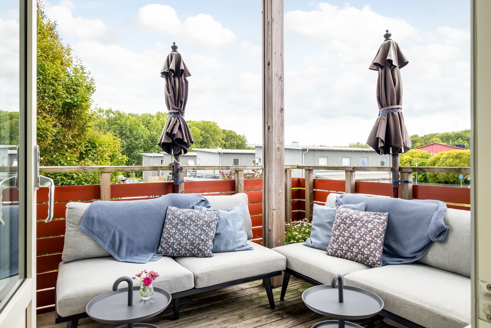 Mysig balkong med soligt läge