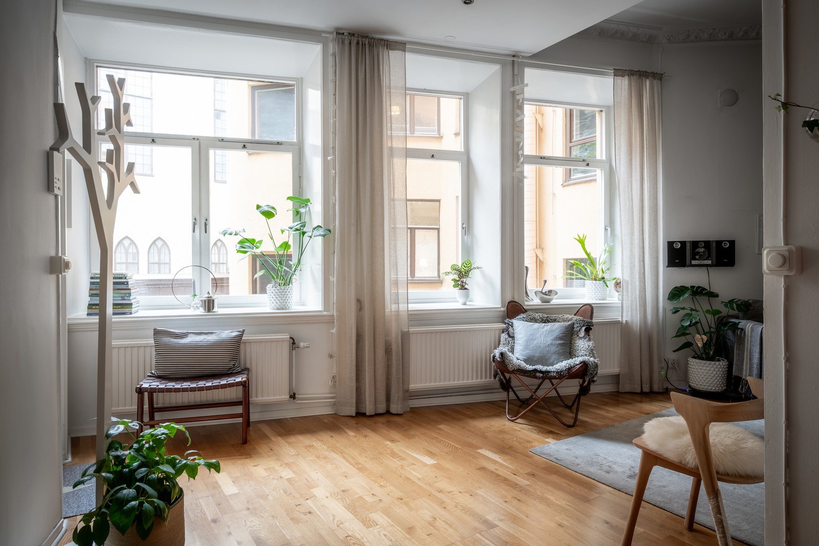 Välkommen till ett mysigt innergårdsläge på Linnégatan 37