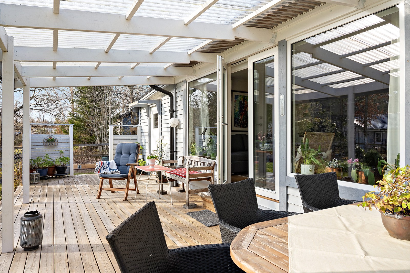 Mycket välskött permanent/sommardröm i lugn miljö - närhet till bl.a. sköna bad och golfbana