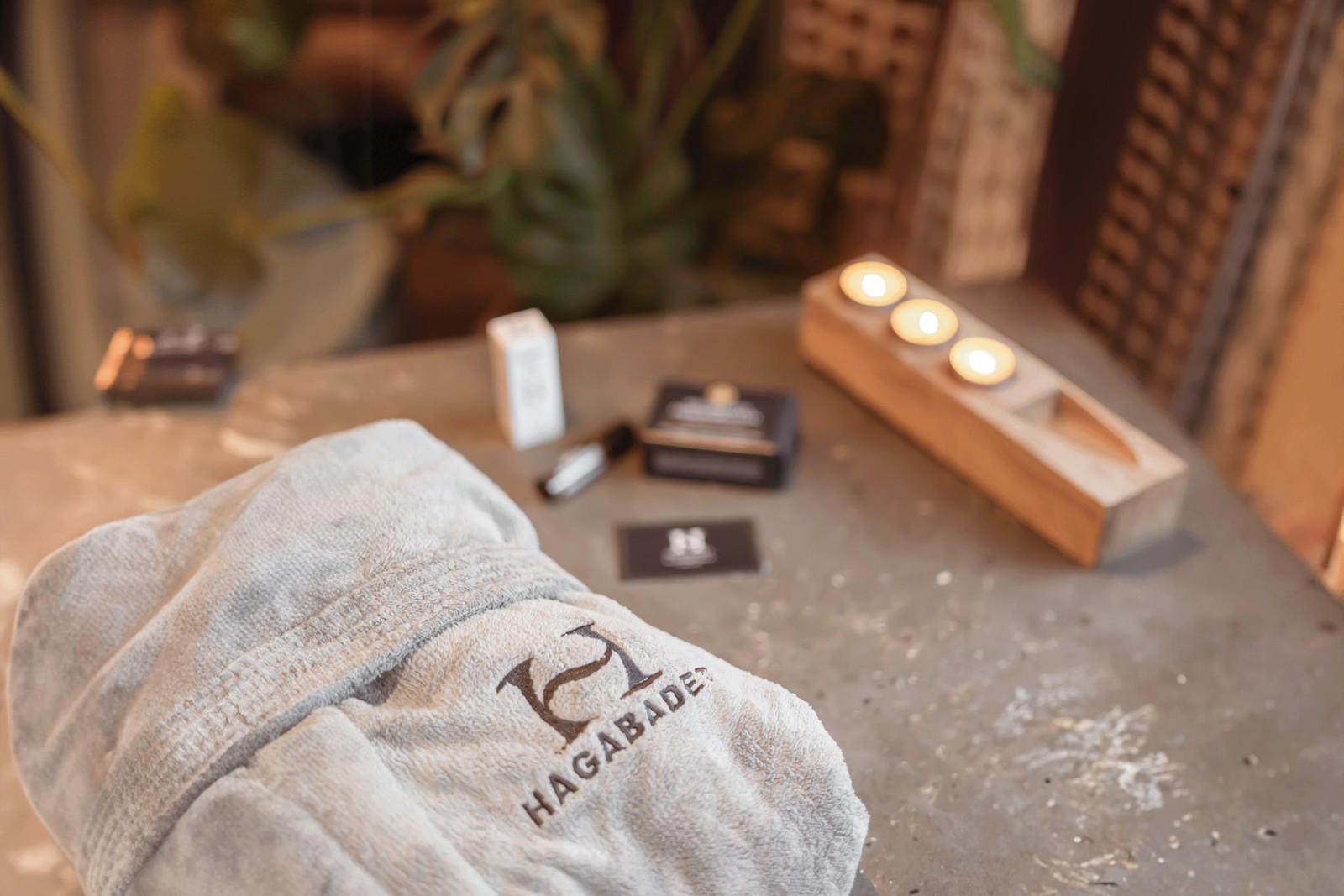 Ta badrocken ner till Hagabadet